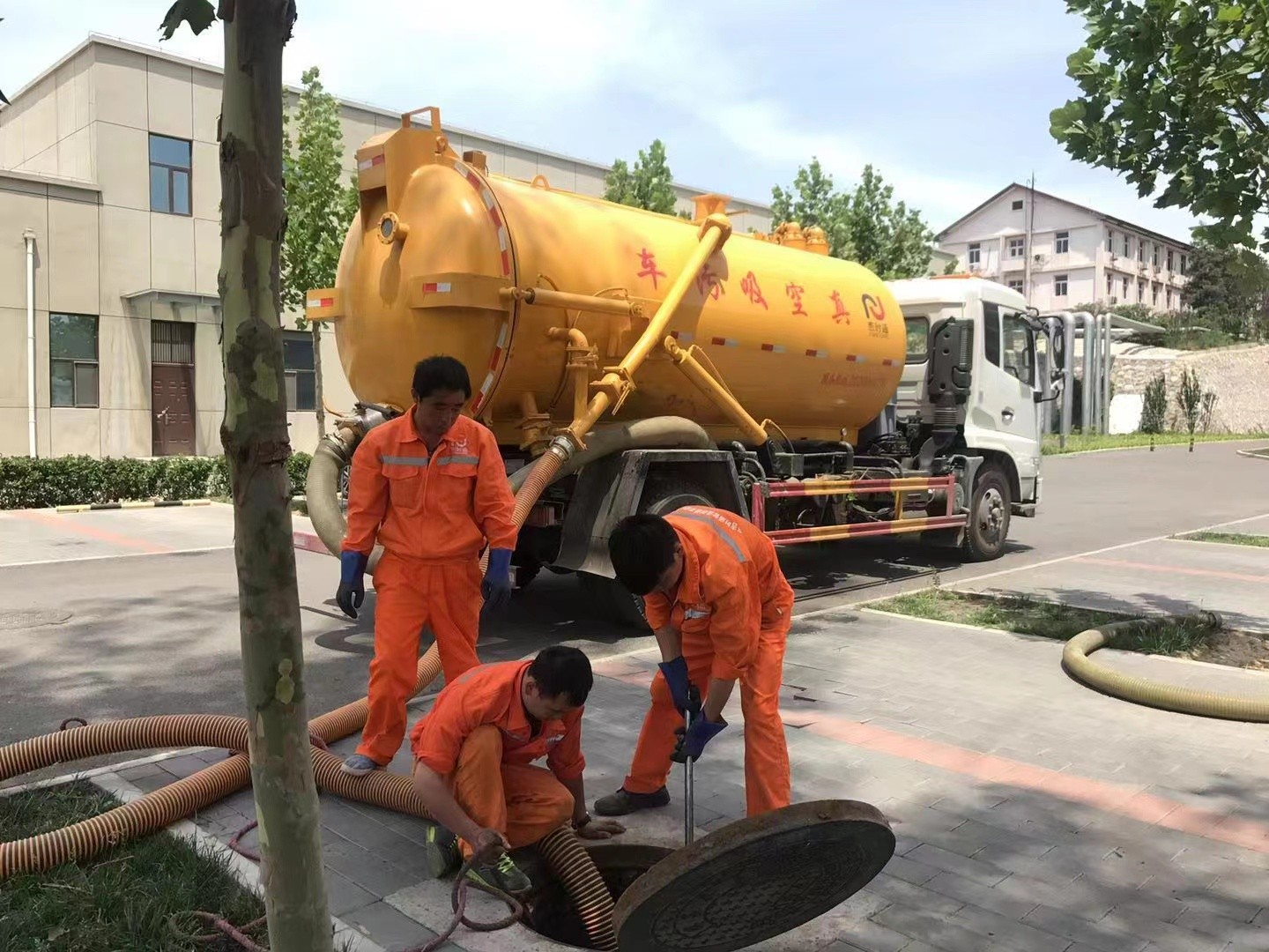 方山化粪池清理与5-8吨吸粪车施工效率分析